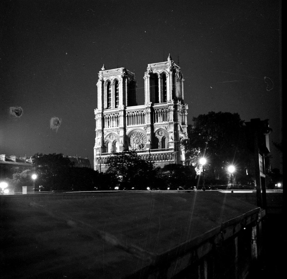 De Notre Dame verlicht, Bestanddeelnr 254-2066