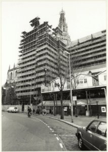 De noordzijde van de Grote of St. Bavokerk tijdens de restauratie. NL-HlmNHA 54016521