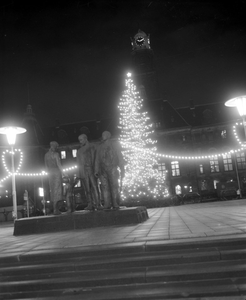 De Noorse kerstboom op het Raadhuisplein in Rotterdam, Bestanddeelnr 914-6018