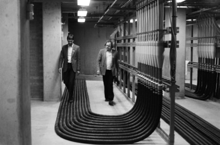 De nieuwe Amsterdamse disctrictscentrale van de PTT, geziht vanaf het Singel ee, Bestanddeelnr 933-5197