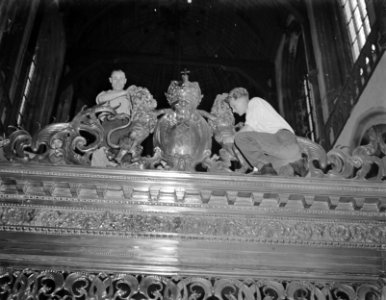 De Nieuwe Kerk bereidt zich voor op de inhuldiging van koningin Juliana, Bestanddeelnr 902-8965