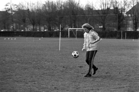 De nieuwe Ajax-speler Zoltan Varga tijdens de training, Bestanddeelnr 926-8275