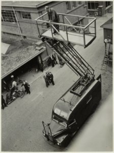 De nieuwe hoogwerker van het G.E.B. NL-HlmNHA 54010566