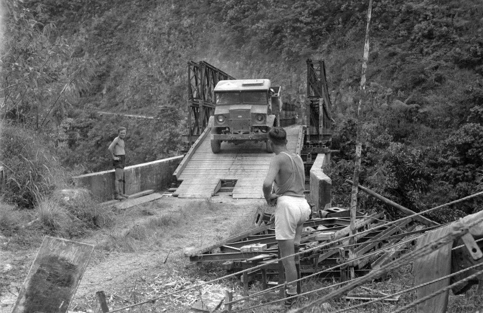 De nieuwe brug van 65 meter lang over de Lau Reneoen is klaar De verbinding met, Bestanddeelnr 5264