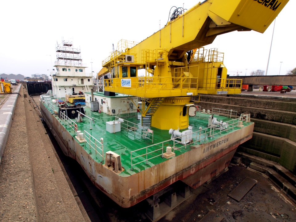 De Neus in dry-dock at Antwerp