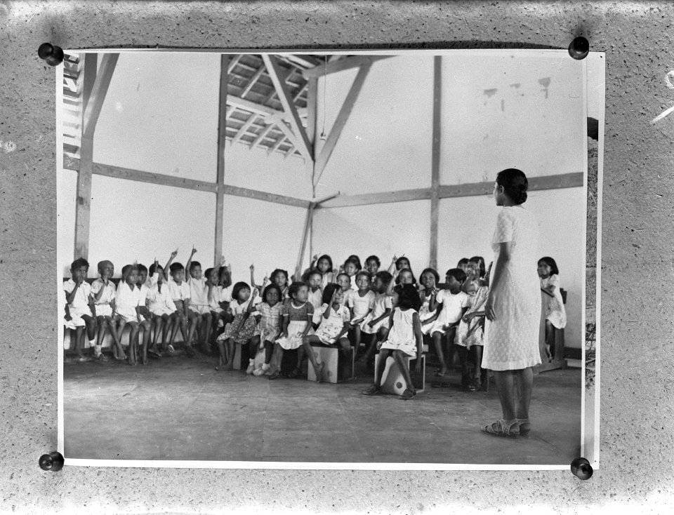 De NICA heeft weer scholen gesticht op Ambon, Bestanddeelnr 901-5478