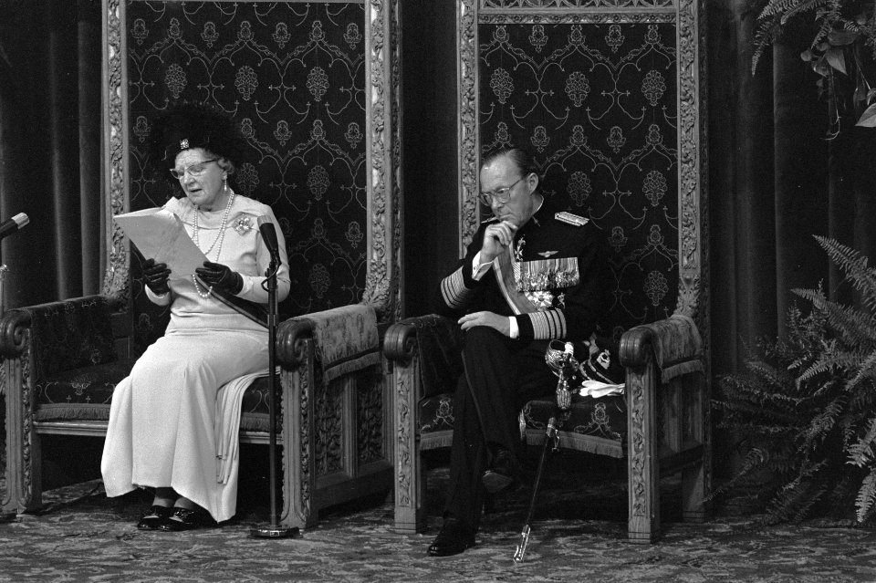 De opening van de Staten-Generaal koningin Juliana en prins Bernhard tijdens he, Bestanddeelnr 925-8905