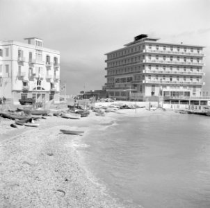 De Middelandse zee kust en het Hotel St Georges in de stad Beiroet, Bestanddeelnr 255-6209