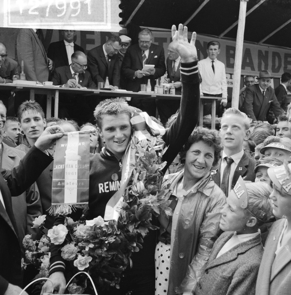 De klassieker van Chaam. Huldiging renners, Bestanddeelnr 912-7991