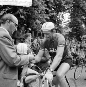 De klassieker van Chaam. Aankomst van renners, Bestanddeelnr 912-7989