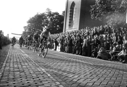 De klassieker van Chaam. Finish, Bestanddeelnr 912-7986