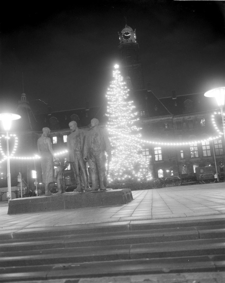 De Noorse kerstboom op het Raadhuisplein in Rotterdam, Bestanddeelnr 914-6019