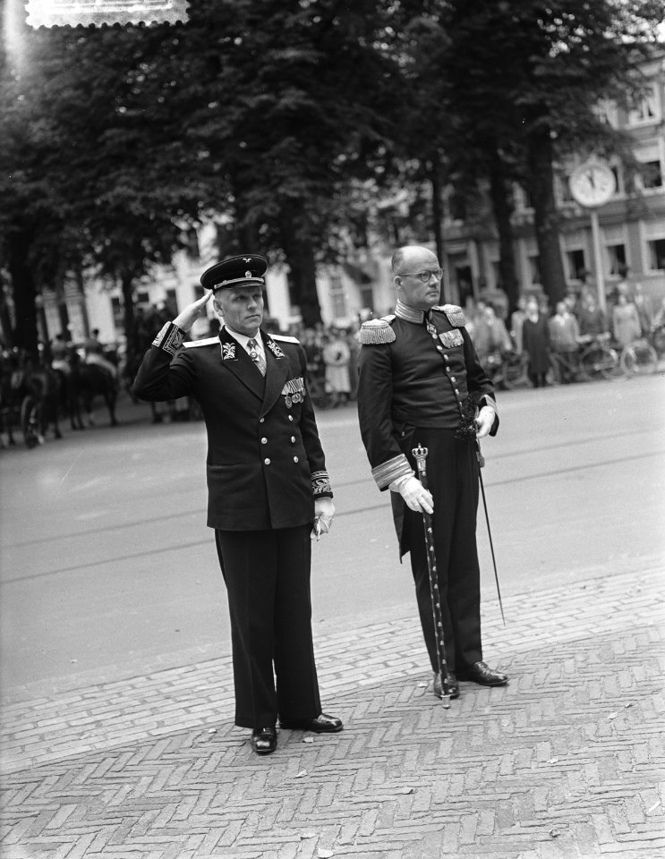 De nieuwe Sovjet ambassadeur en Jhr. D.G. de Graeff, Bestanddeelnr 905-9304