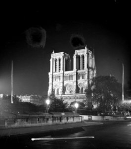 De Notre Dame verlicht, Bestanddeelnr 254-2074