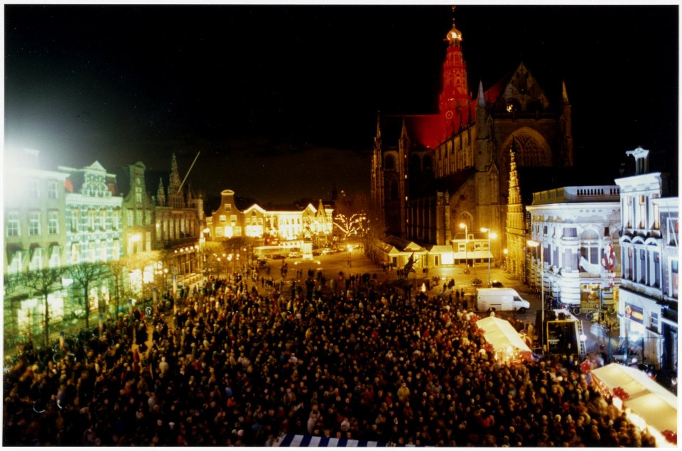 De officiele opening van het feestjaar Haarlem 750. NL-HlmNHA 54035219