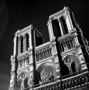 De Notre Dame verlicht, Bestanddeelnr 254-2067
