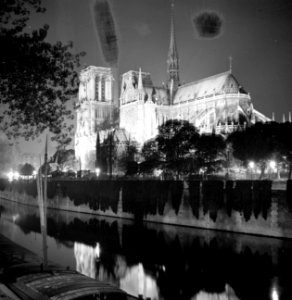 De Notre Dame verlicht, Bestanddeelnr 254-2075