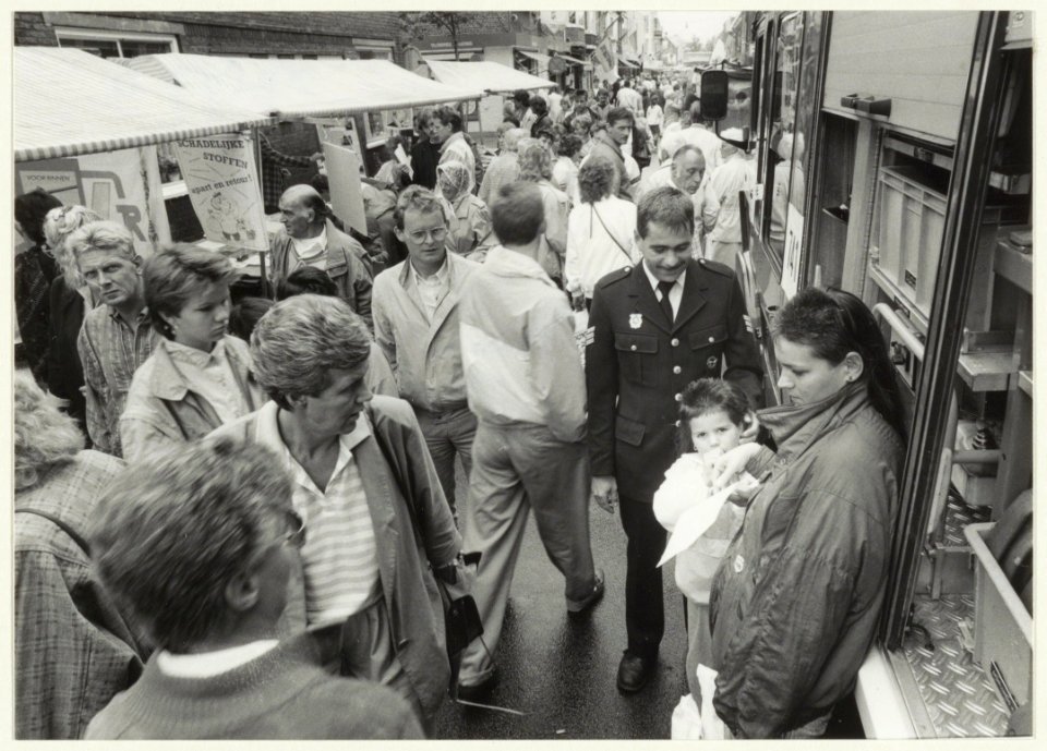 De knoedelmarkt (jaarmarkt) in de Amsterdamstraat