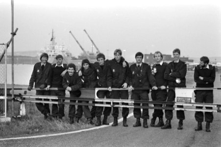 De ME in de haven van IJmuiden om het transport van radioactief afval uit Pette…, Bestanddeelnr 931-6583