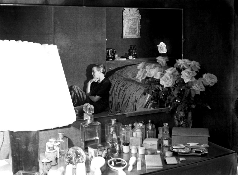 De Oostenrijkse kunstenaresse Mariette Lydis (1887-1970) in haar boudoir, 55 Rue, Bestanddeelnr 191-0555