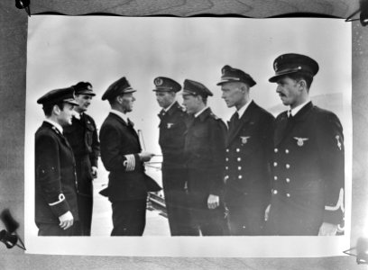 De Marine Luchtvaartdienst heeft een squadron opgericht dat vanaf vliegdekschepe, Bestanddeelnr 934-8631
