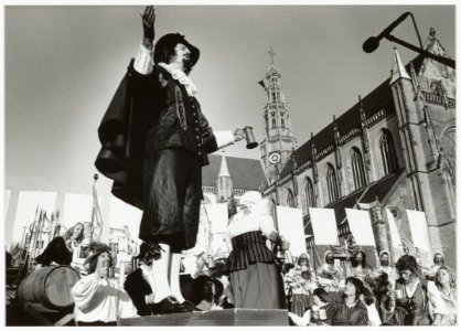 De opvoering van de musical De Zwarte Tulp t.g.v. Haarlem 750. NL-HlmNHA 54036050