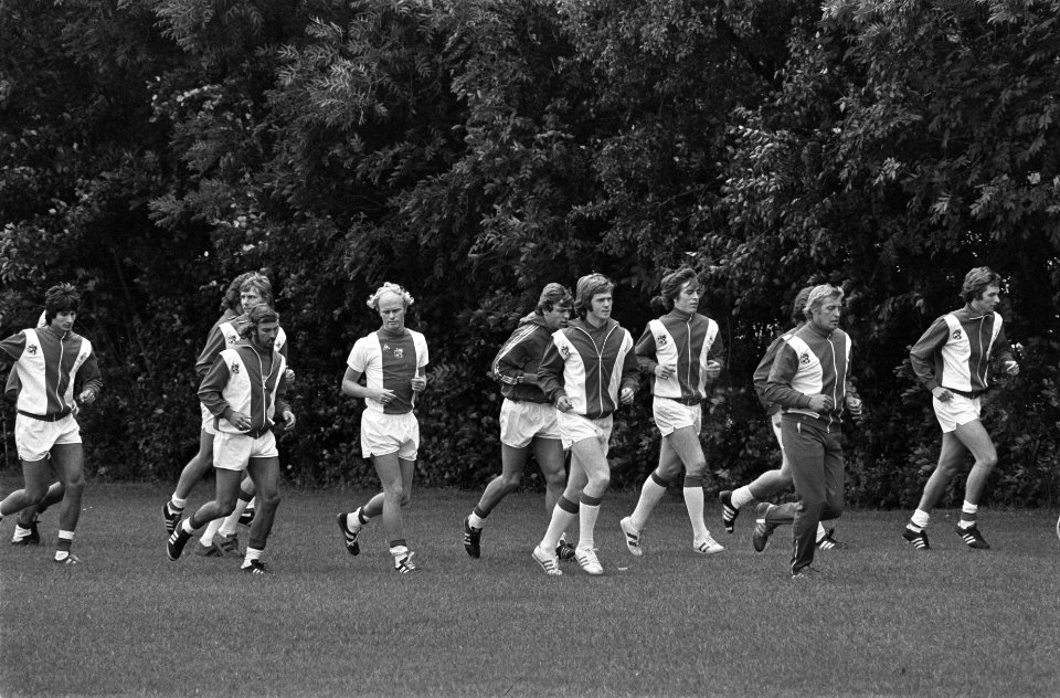 De nieuwe selectie tijdens de training, Bestanddeelnr 928-0502