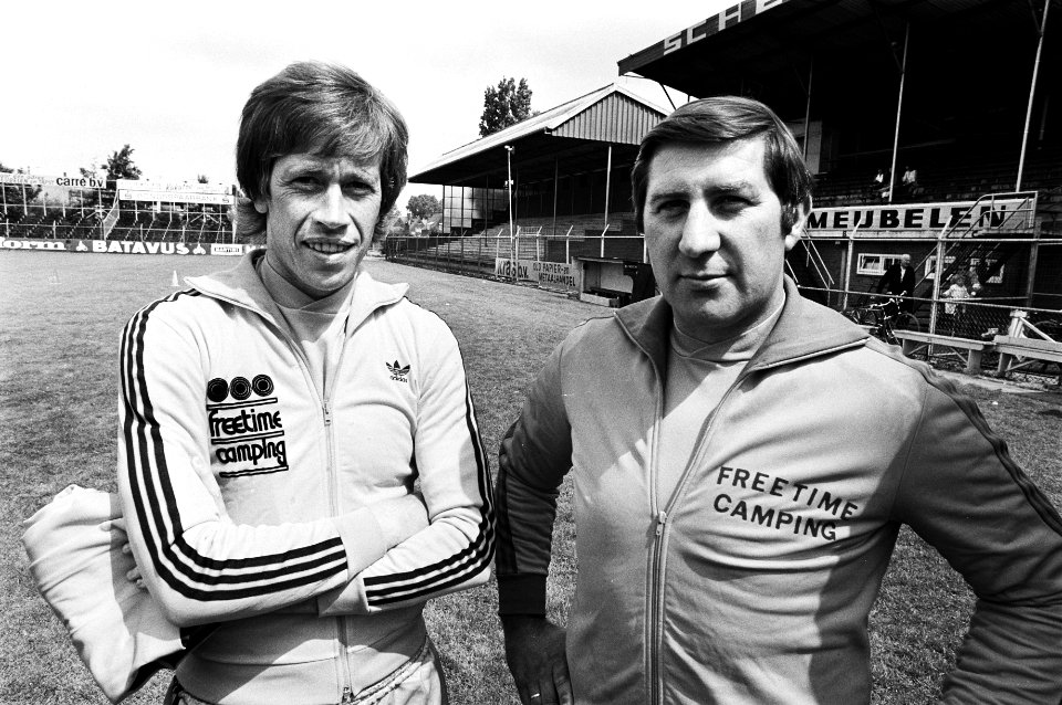 De nieuwe trainer Henk Ellens (r) en Gerrie Mühren (weer terug bij Volendam), Bestanddeelnr 930-3721