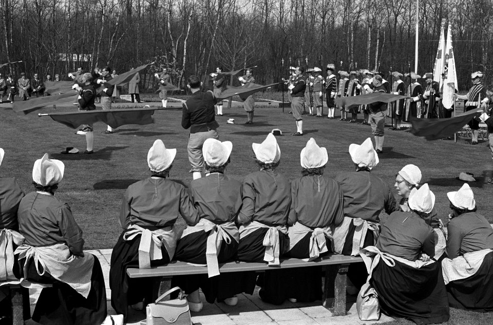 De Keukenhof de Gelderse dag (Vendelzwaaiers), Bestanddeelnr 913-7609