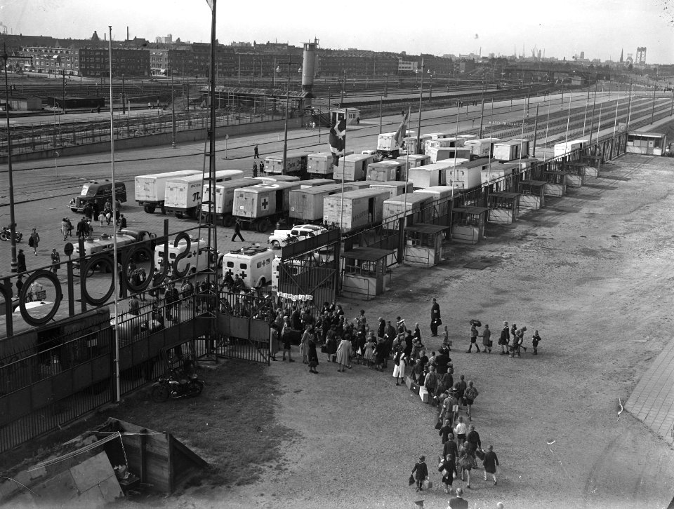De kinderen gaan op weg Locatie Stadion Feyenoord, Bestanddeelnr 900-7725