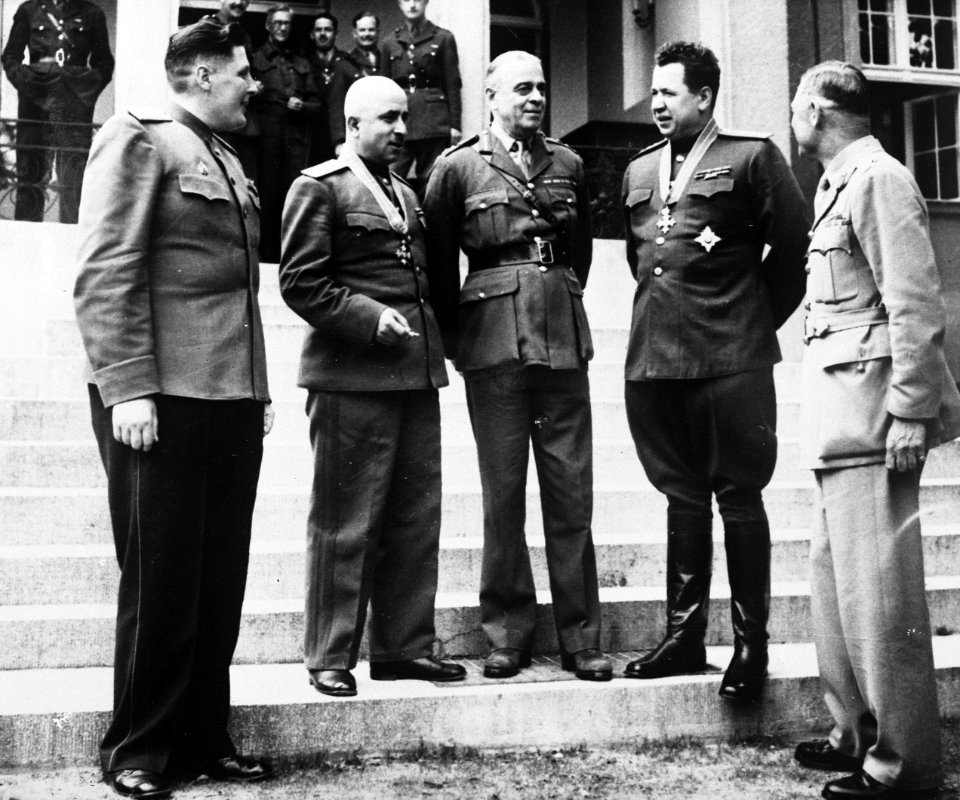 De lijfwacht van de Big Three tijdens de conferentie te Potsdam, Bestanddeelnr 900-6782