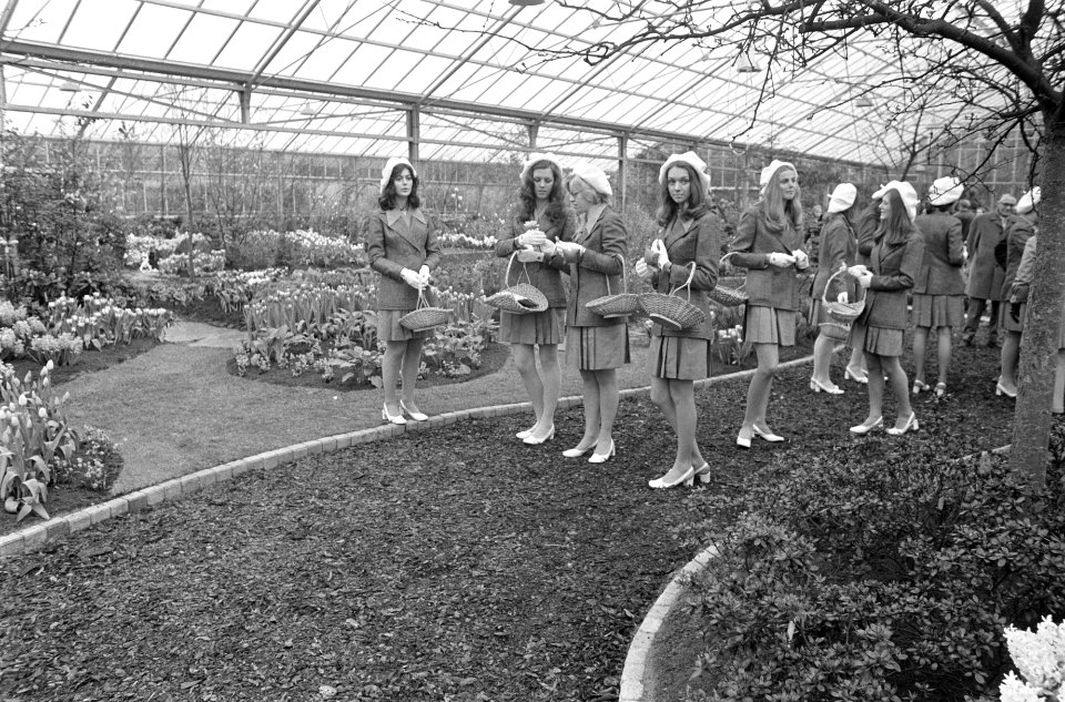 De Keukenhof geopend bloemenmeisjes, Bestanddeelnr 925-4951