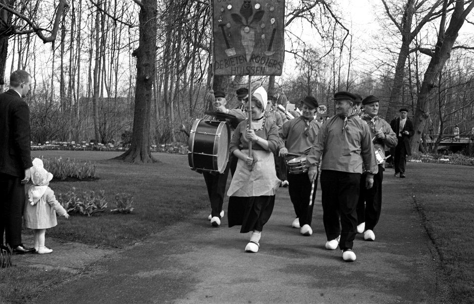 De Keukenhof de Gelderse dag (Vendelzwaaiers), Bestanddeelnr 913-7612