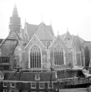 De Oude Kerk op het Oude Kerksplein , de gevels geheel vernieuwd, gezicht vanaf , Bestanddeelnr 916-2603