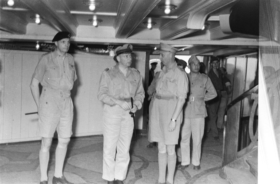 De legercommandant generaal S.H. Spoor was aan boord om afscheid te nemen van de, Bestanddeelnr 493-1-1