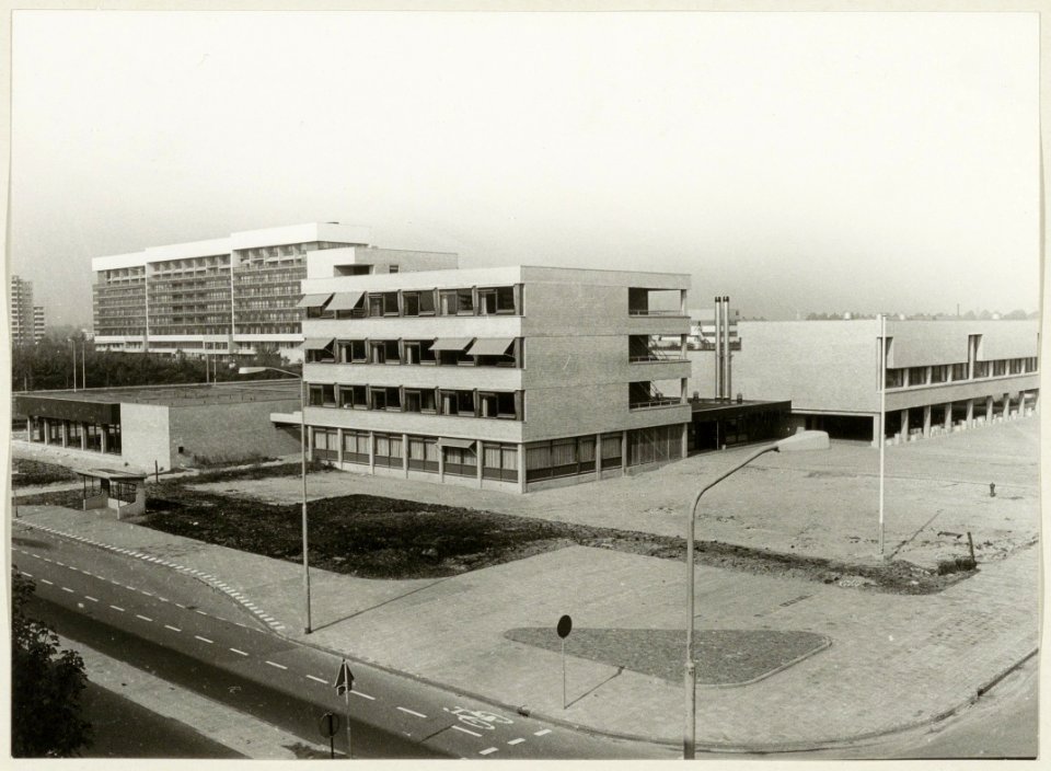 De Lagere Technische School aan de Floris van Adrichemlaan, NL-HlmNHA 54003798