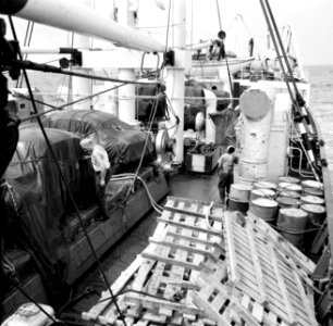 De lading van de ms Nestor op weg naar Suriname, Bestanddeelnr 252-2127