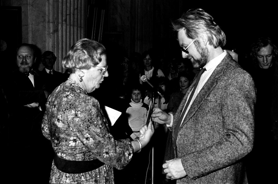 De koningin tijdens de prijsuitreiking, Bestanddeelnr 930-5647
