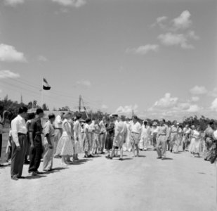 De koningin en prins worden ontvangen in Nickerie, Bestanddeelnr 252-4601