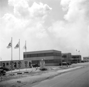 De kantoren van de Lago-olieraffinaderij in San Nicolas op Aruba, Bestanddeelnr 252-8036