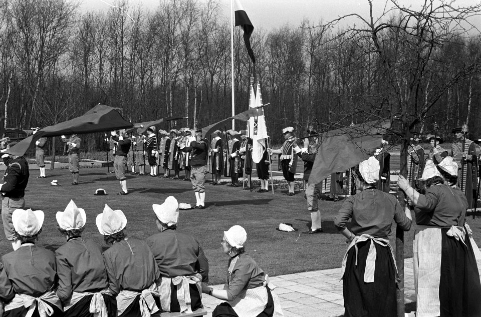 De Keukenhof de Gelderse dag (Vendelzwaaiers), Bestanddeelnr 913-7604
