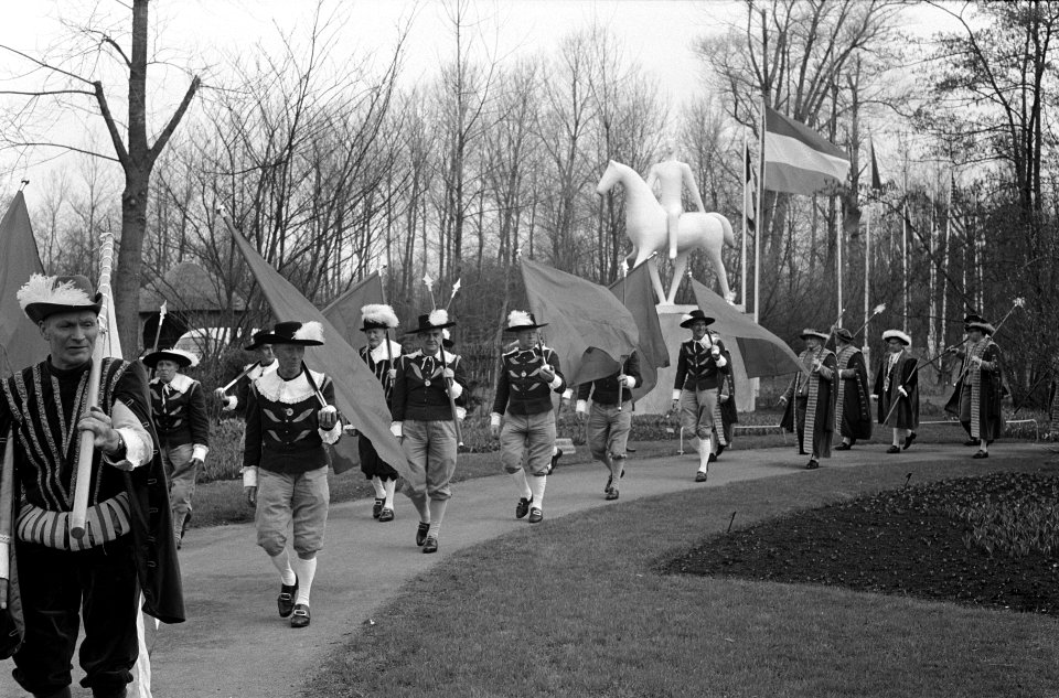 De Keukenhof de Gelderse dag (Vendelzwaaiers), Bestanddeelnr 913-7608