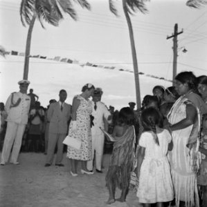De koningin met Indianen in Albina, Bestanddeelnr 252-4489