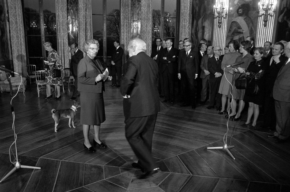 De koningin met Mr van Thiel, Bestanddeelnr 926-8800