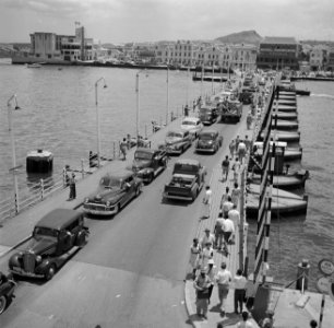 De Koningin Emmabrug in Willemstad op Curaçao aan de Pundazijde, Bestanddeelnr 252-7243