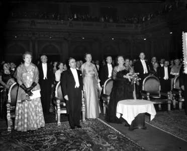 De Koningin bij galaconcert Holland Festival Mozartherdenking, Bestanddeelnr 907-8852
