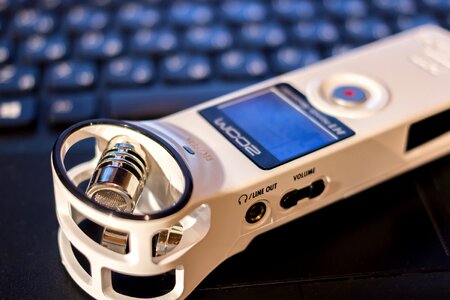 White recording zoom h1
