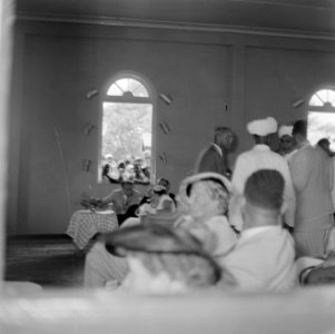De koningin in de Hindostaanse Araya Samaj tempel in Meerzorg, Bestanddeelnr 252-4554