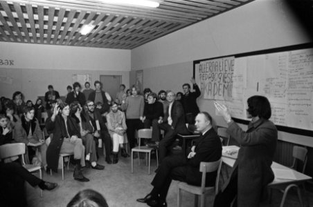 De Katholieke Academie te Beverwijk wordt nog bezet gehouden, Bestanddeelnr 923-1413