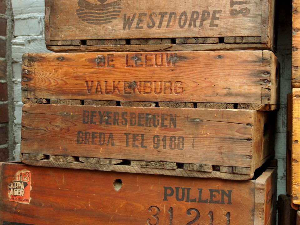De Leeuw Valkenburg bier krat & Beyersbergen Breda bierkrat